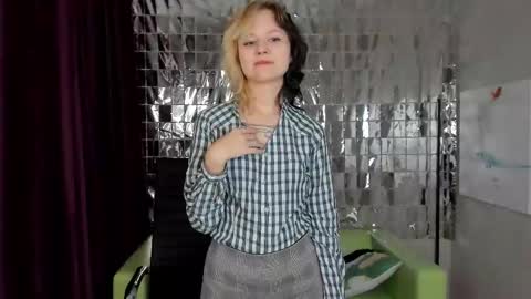 girl_next_doorr online show from 28, 12, 2024