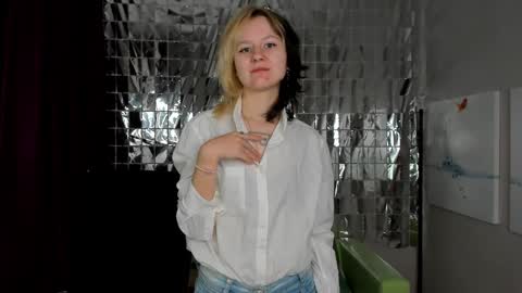 girl_next_doorr online show from 4, 1, 2025