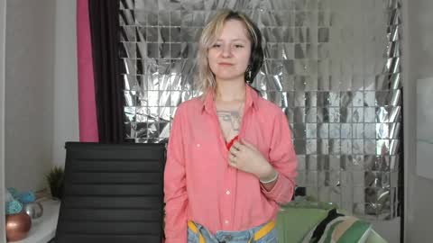 girl_next_doorr online show from 21, 1, 2025