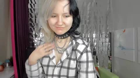 girl_next_doorr online show from 1, 2, 2025