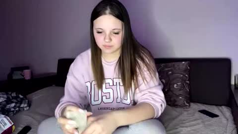 Snapshot of girl_shy07 chatting on 10, 4, 2026 girl_shy07 online show from 10, 4, 2026