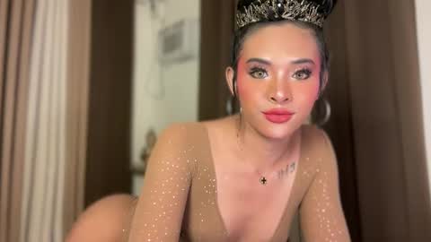 queen ronna online show from 19, 5, 2026