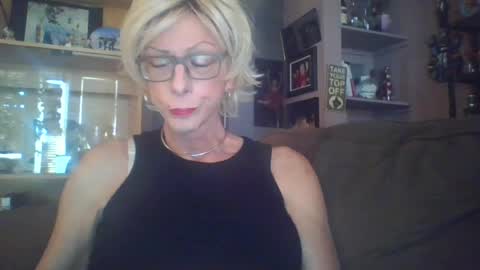 Snapshot of girlinrock chatting on 11, 5, 2026 Girlinrock online show from 11, 5, 2026