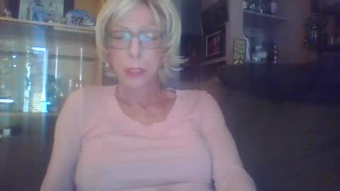 Snapshot of girlinrock chatting on 17, 5, 2026 Girlinrock online show from 17, 5, 2026