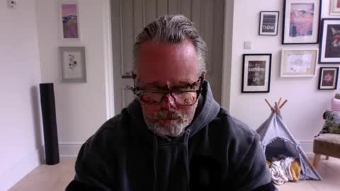 girlsandbikes online show from 27, 2, 2026