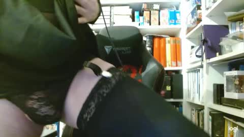 Snapshot of gizmox_ chatting on 6, 3, 2025 GizmoX online show from 6, 3, 2025