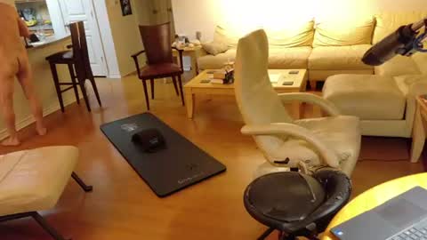 Snapshot of glennbootycam chatting on 21, 6, 2026 glennbitch online show from 21, 6, 2026