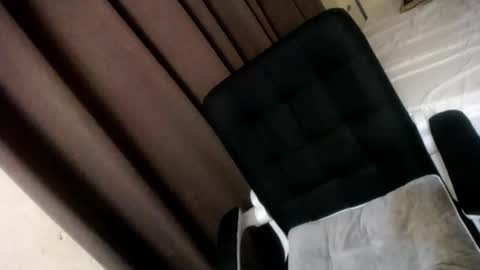Snapshot of glenndou_daxs chatting on 19, 10, 2025 glenndou_daxs online show from 19, 10, 2025