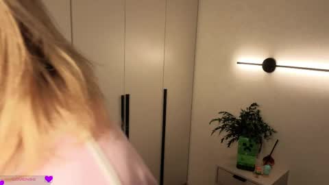 Miroslava friends call me Mira  online show from 8, 4, 2026