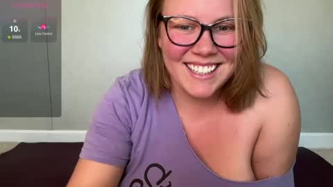 Snapshot of glitterkitty_108 chatting on 1, 1, 2025 GlitterKitty 108 online show from 1, 1, 2025