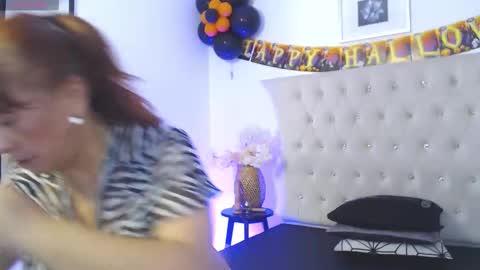 Snapshot of glory_shine chatting on 12, 10, 2025 Glory online show from 12, 10, 2025