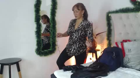 Snapshot of glory_shine chatting on 17, 12, 2025 Glory online show from 17, 12, 2025