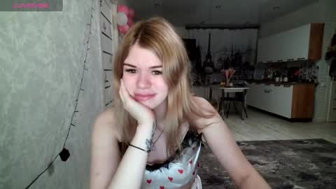 Snapshot of glossy_girl_1 chatting on 3, 12, 2024 Roxy online show from 3, 12, 2024