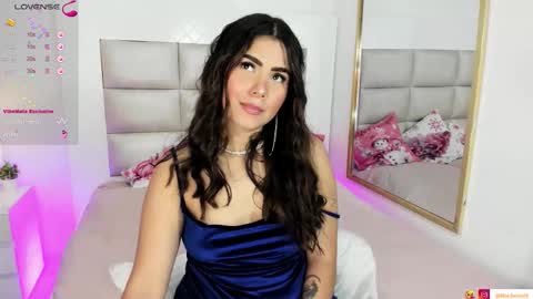 Snapshot of goddess_mia2 chatting on 15, 12, 2025 Mia online show from 15, 12, 2025