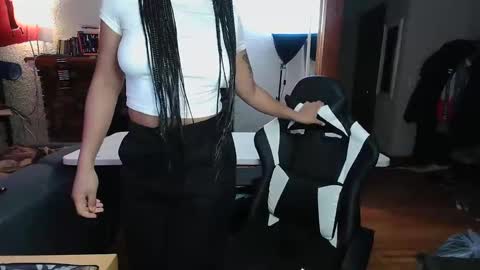 Snapshot of goddesstinaruiz chatting on 9, 1, 2025 Goddess Tina 3 online show from 9, 1, 2025