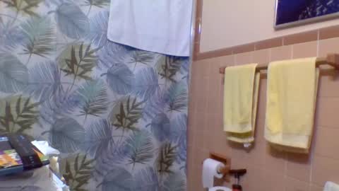 Snapshot of gojo885 chatting on 7, 1, 2025 gojo885 online show from 7, 1, 2025