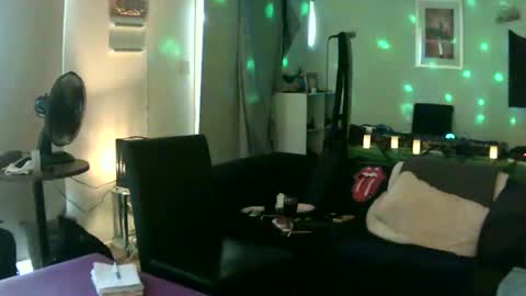 Snapshot of goldyguy011 chatting on 1, 2, 2025 goldyguy011 online show from 1, 2, 2025