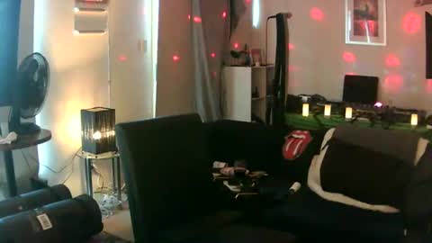 Snapshot of goldyguy011 chatting on 7, 2, 2025 goldyguy011 online show from 7, 2, 2025