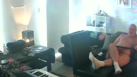 Snapshot of goldyguy011 chatting on 1, 10, 2025 goldyguy011 online show from 1, 10, 2025