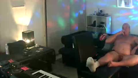 Snapshot of goldyguy011 chatting on 1, 10, 2025 goldyguy011 online show from 1, 10, 2025