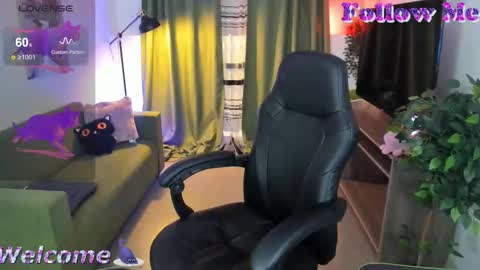 Snapshot of graycewild chatting on 13, 10, 2025 GrayceWild online show from 13, 10, 2025