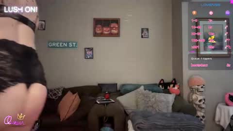 SexQueen Nikki online show from 8, 4, 2026