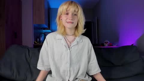 Snapshot of gregory_byyrd chatting on 8, 3, 2025 Greg-independent model online show from 8, 3, 2025