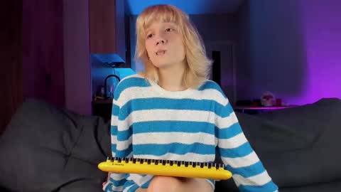 Snapshot of gregory_byyrd chatting on 11, 3, 2025 Greg-independent model online show from 11, 3, 2025