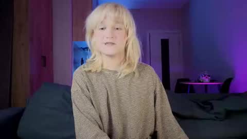 Snapshot of gregory_byyrd chatting on 12, 9, 2025 Greg-independent model online show from 12, 9, 2025