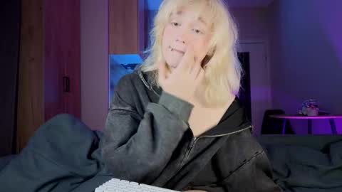 Snapshot of gregory_byyrd chatting on 13, 9, 2025 Greg-independent model online show from 13, 9, 2025