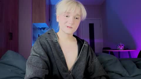 Snapshot of gregory_byyrd chatting on 17, 9, 2025 Greg-independent model online show from 17, 9, 2025