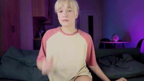 Snapshot of gregory_byyrd chatting on 19, 10, 2025 Greg-independent model online show from 19, 10, 2025