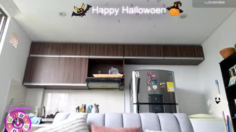 Snapshot of greta_miss chatting on 28, 10, 2025  Emmy  online show from 28, 10, 2025