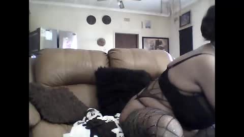 Snapshot of gucci_bx chatting on 16, 11, 2025 gucci-bx online show from 16, 11, 2025