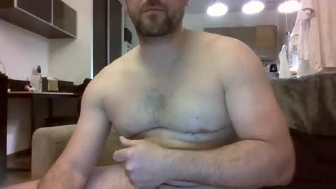 Snapshot of guigui84 chatting on 27, 3, 2026 guigui84 online show from 27, 3, 2026