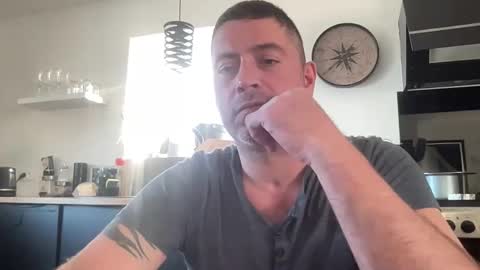 Snapshot of guil0 chatting on 29, 10, 2025 guil0 online show from 29, 10, 2025