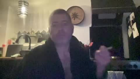 Snapshot of guil0 chatting on 6, 11, 2025 guil0 online show from 6, 11, 2025