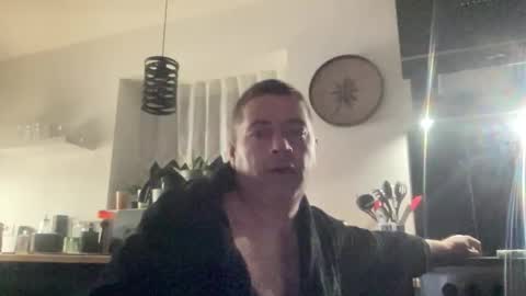 Snapshot of guil0 chatting on 9, 11, 2025 guil0 online show from 9, 11, 2025