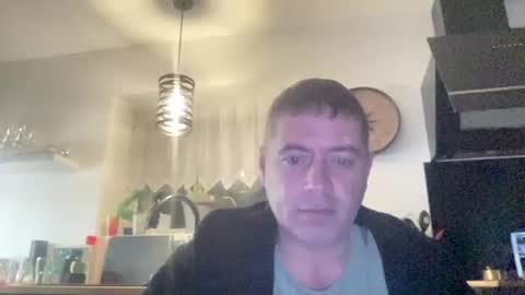Snapshot of guil0 chatting on 11, 11, 2025 guil0 online show from 11, 11, 2025