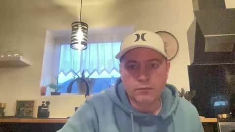 Snapshot of guil0 chatting on 12, 1, 2026 guil0 online show from 12, 1, 2026