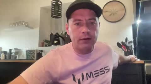 Snapshot of guil0 chatting on 16, 1, 2026 guil0 online show from 16, 1, 2026