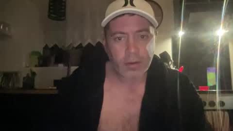 Snapshot of guil0 chatting on 18, 4, 2026 guil0 online show from 18, 4, 2026