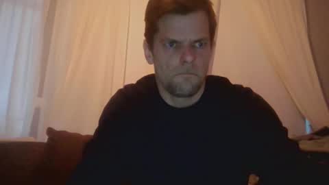 Snapshot of gunnarssonbenni33 chatting on 8, 5, 2026 gunnarssonbenni33 online show from 8, 5, 2026
