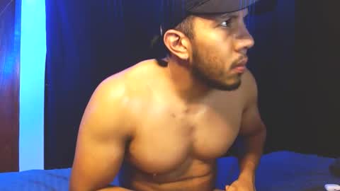 Snapshot of gurushake chatting on 16, 11, 2025 holl latino online show from 16, 11, 2025