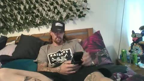 Snapshot of gusmuss chatting on 28, 10, 2025 Jamie online show from 28, 10, 2025