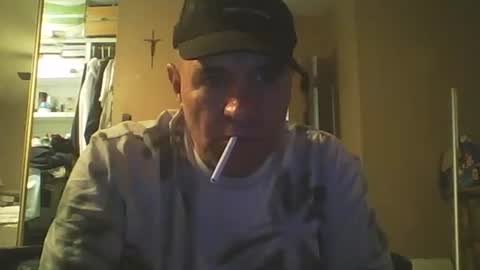 Snapshot of guy8inches4u chatting on 27, 10, 2025 guy8inches4u online show from 27, 10, 2025