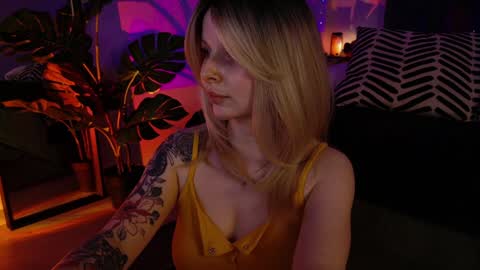 gwenhilton online show from 25, 1, 2025