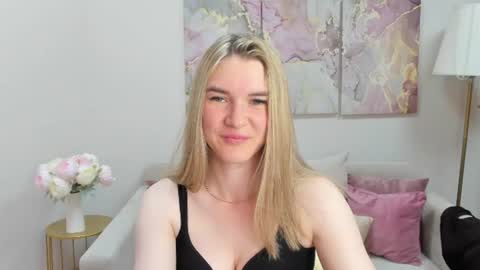 Snapshot of gwensmitt chatting on 9, 7, 2026 gwensmitt online show from 9, 7, 2026