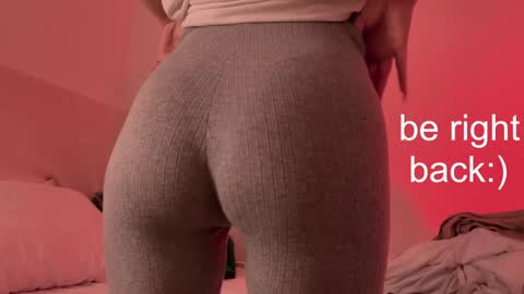 Snapshot of h2h0e chatting on 4, 1, 2025 Lana online show from 4, 1, 2025