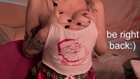 Snapshot of h2h0e chatting on 11, 1, 2025 Lana online show from 11, 1, 2025